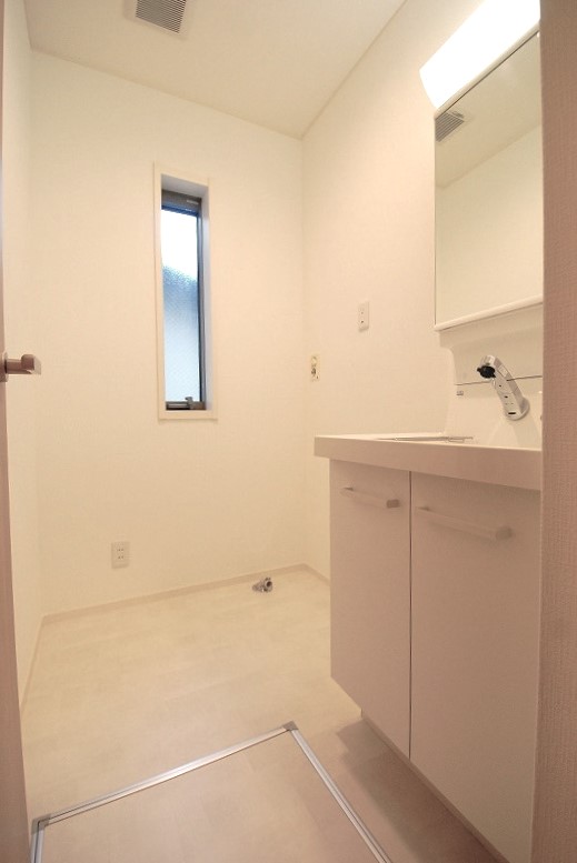 「募集予告」ベルイースト102号室 ファミリータイプのお部屋で,駐車場付きです!