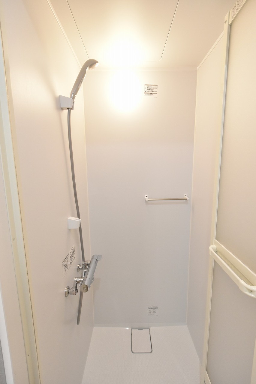 シャルム落合201 南向きの窓から、心地よい光が差し込む201号室。豊かな一人暮らしを。