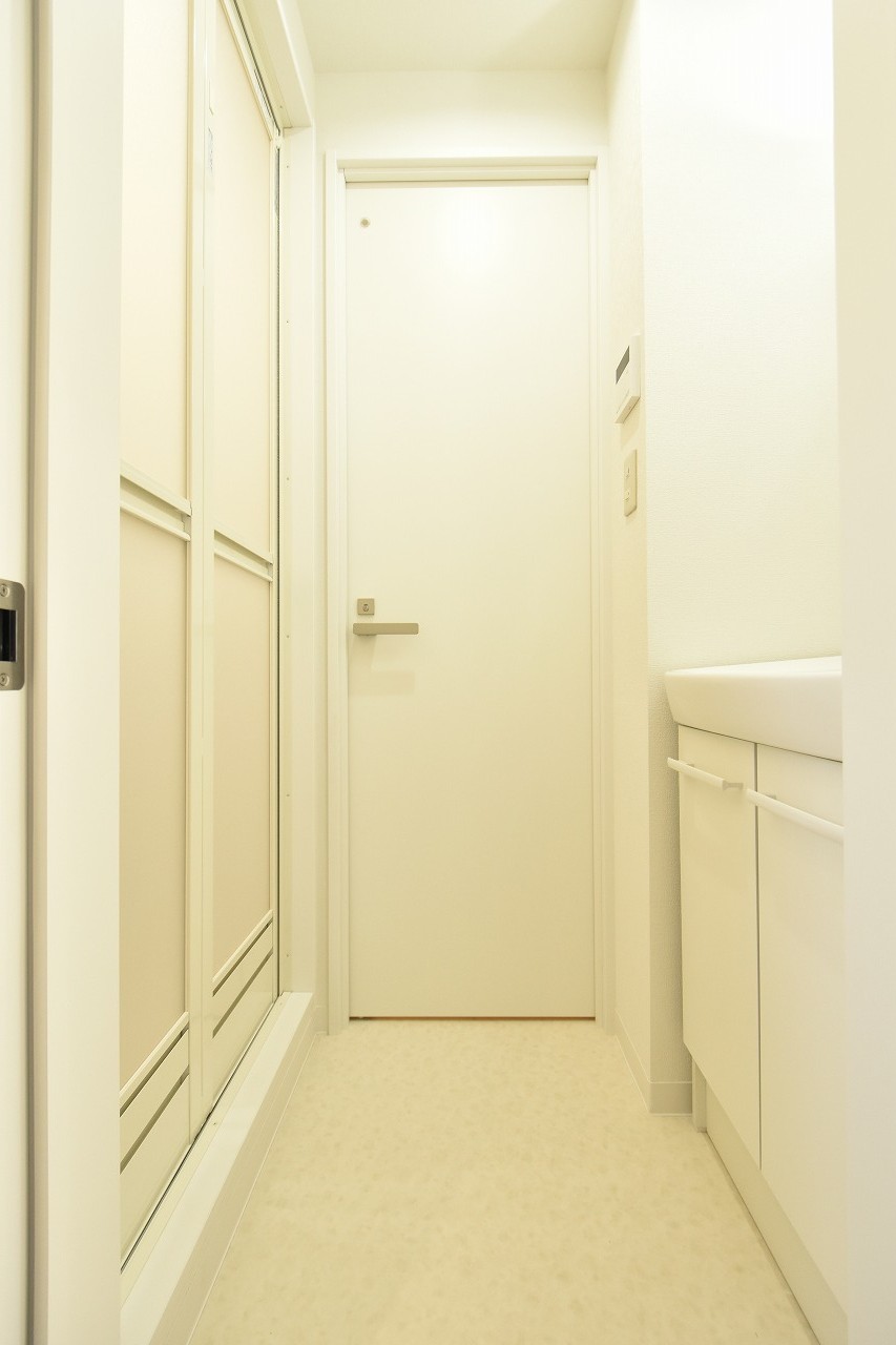 シャルム落合201 南向きの窓から、心地よい光が差し込む201号室。豊かな一人暮らしを。