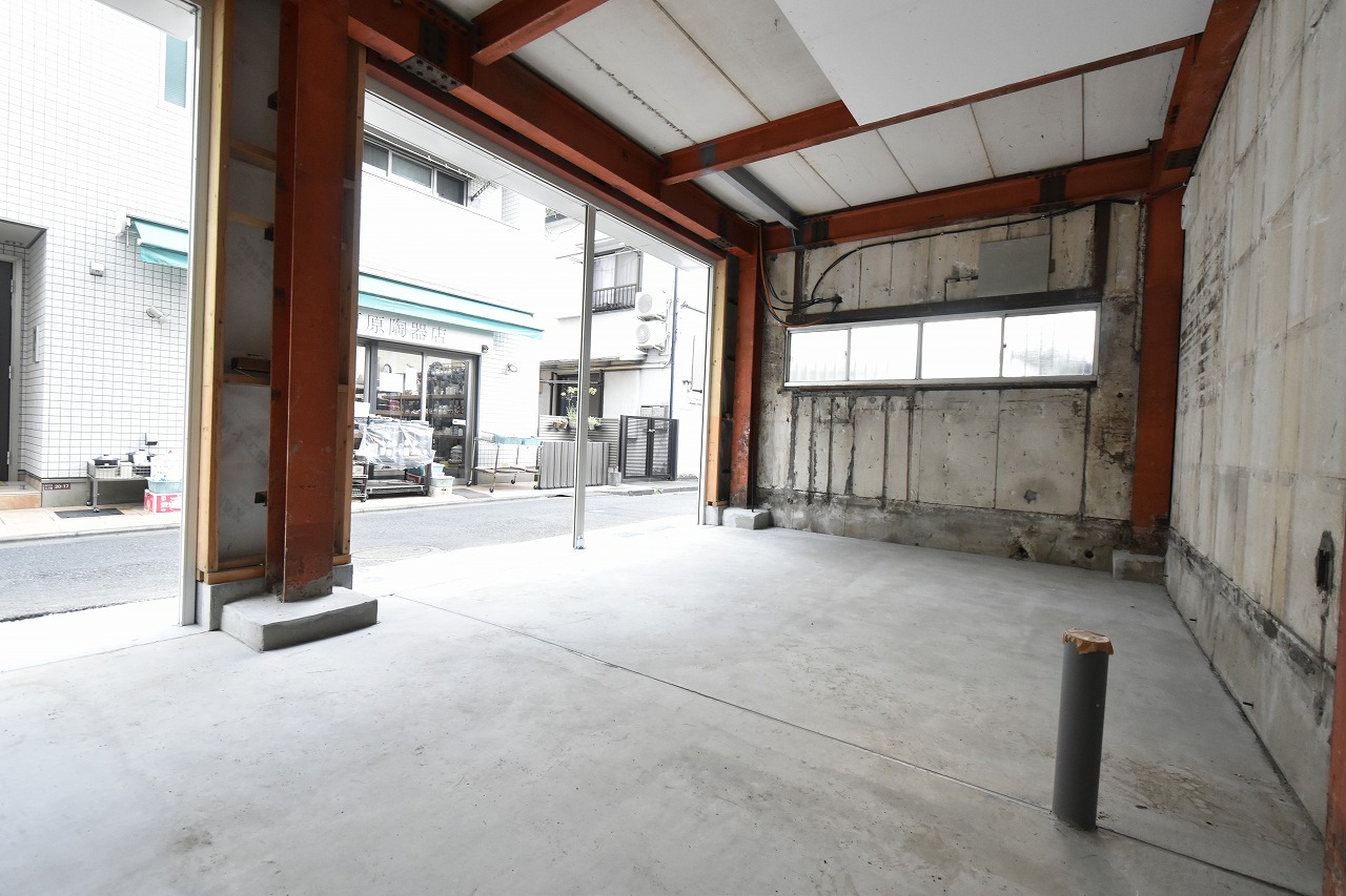 コムラヤビル B-1F店舗