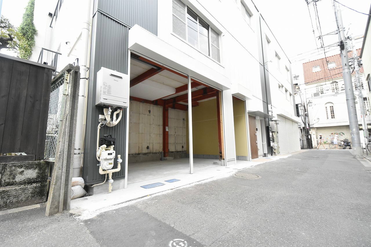 コムラヤビル B-1F店舗