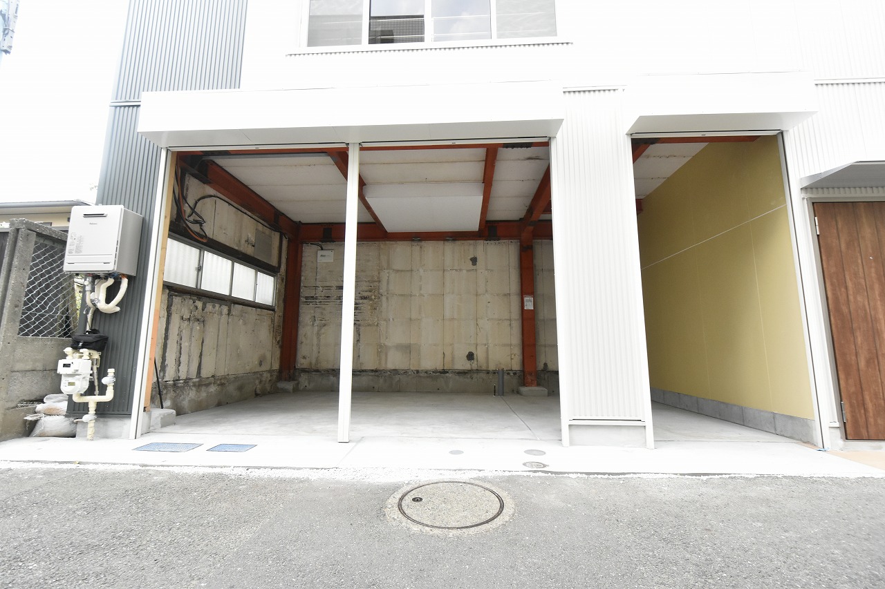 コムラヤビル B-1F店舗