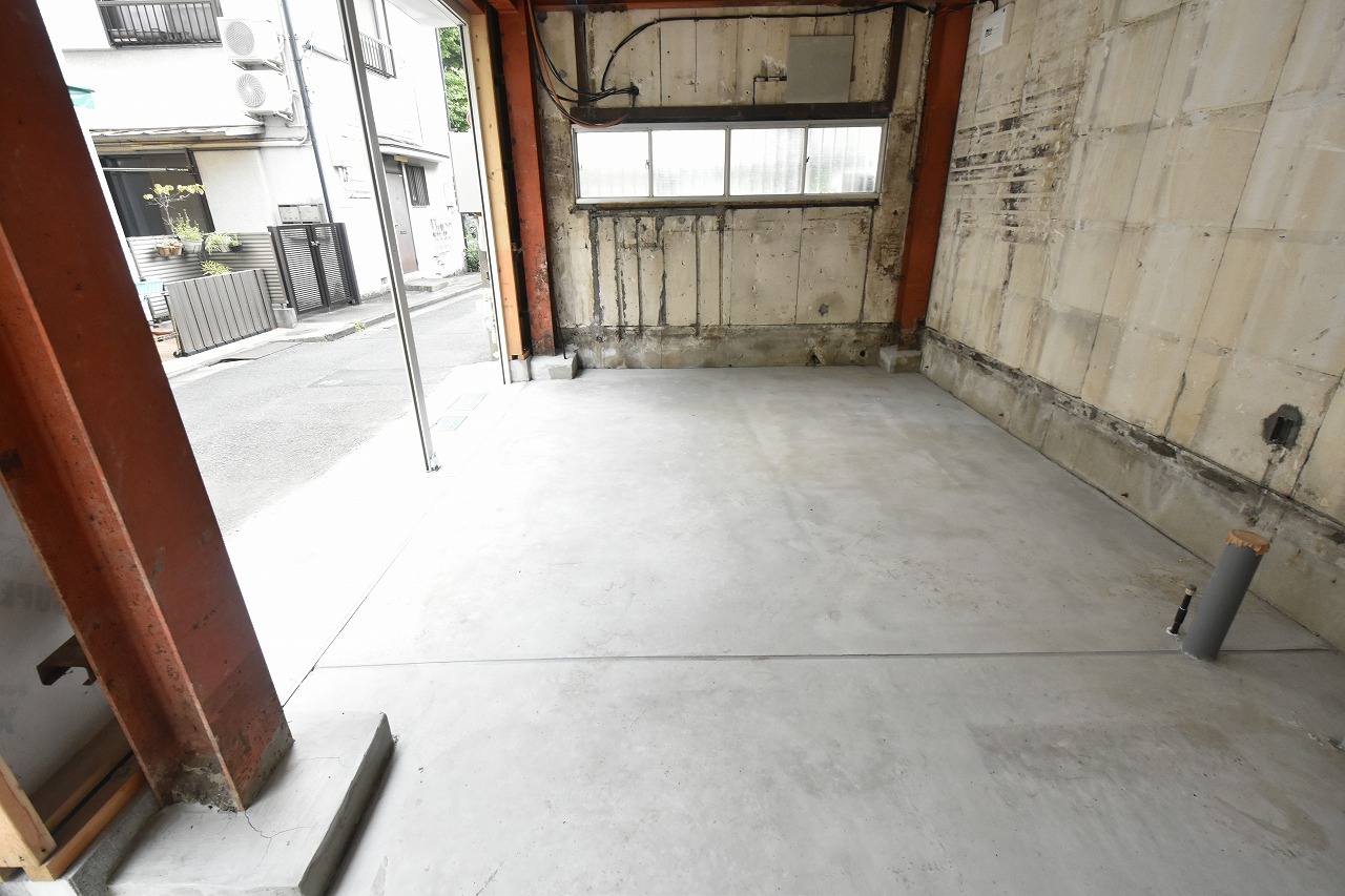 コムラヤビル B-1F店舗